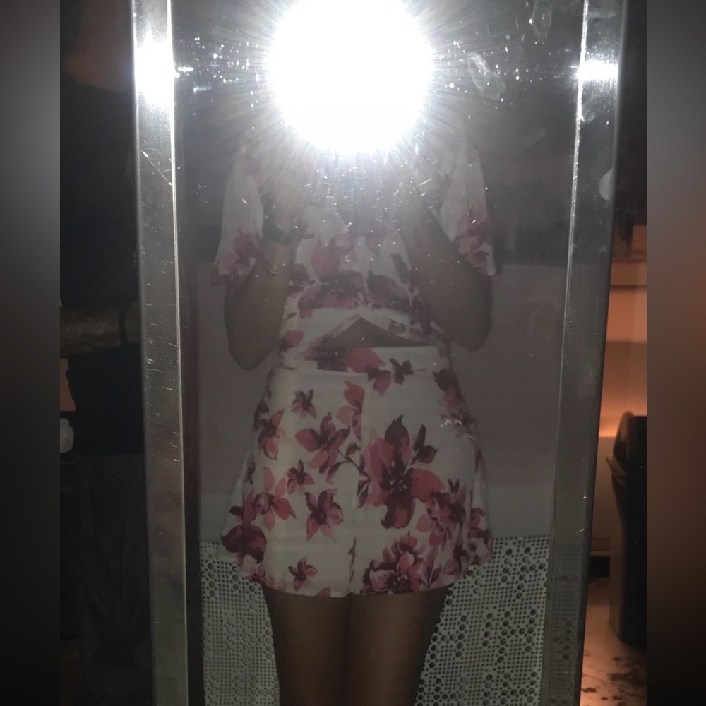 Aqua Set Flutter Crop Top And Shorts! - image 1